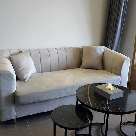 The Luxe Living Hotel Noida Bagian luar foto