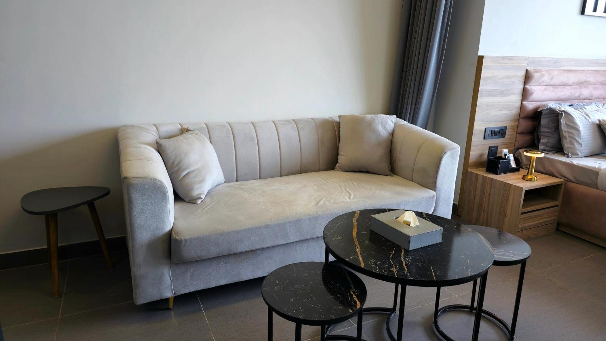 The Luxe Living Hotel Noida Bagian luar foto