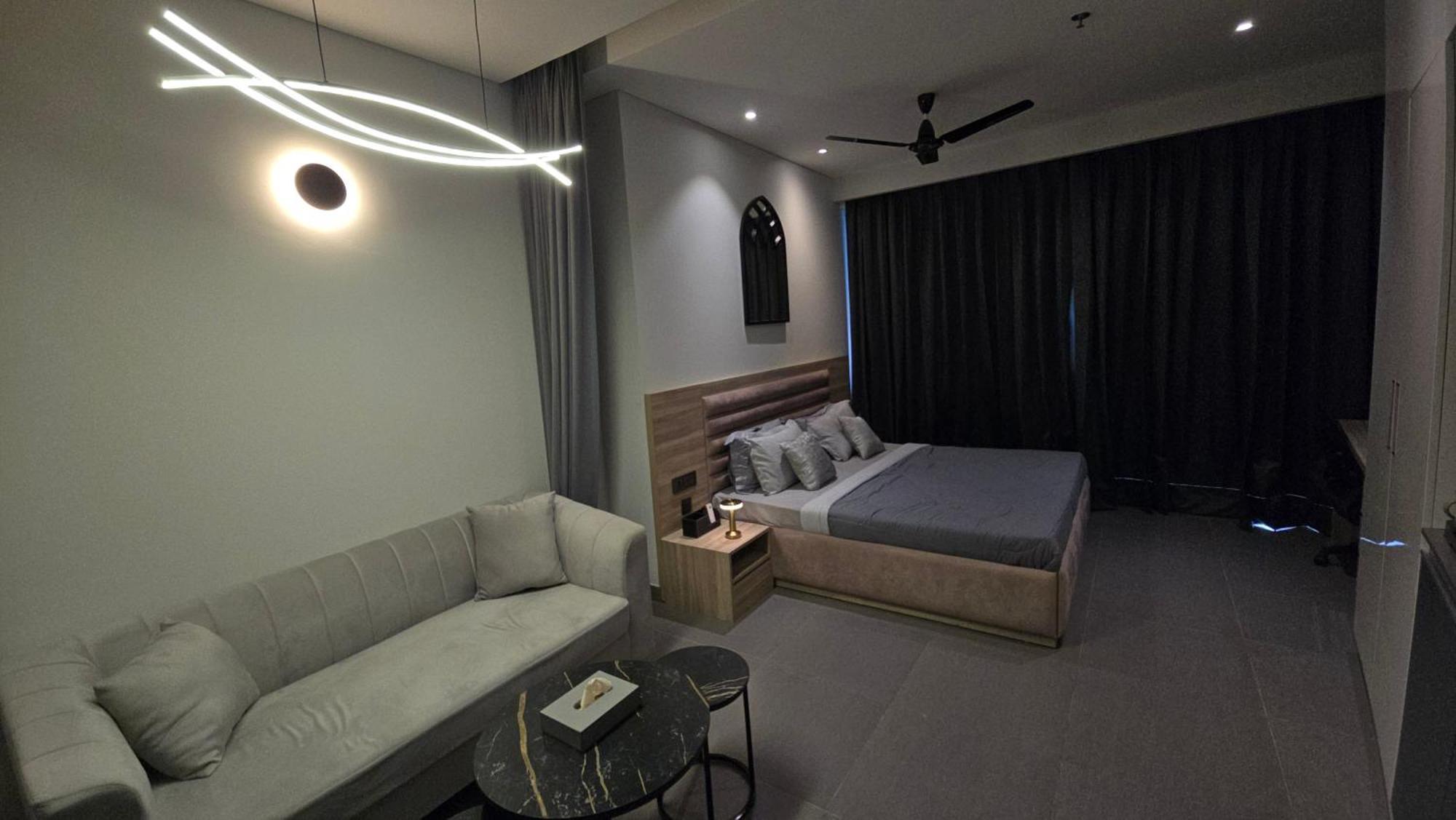 The Luxe Living Hotel Noida Bagian luar foto