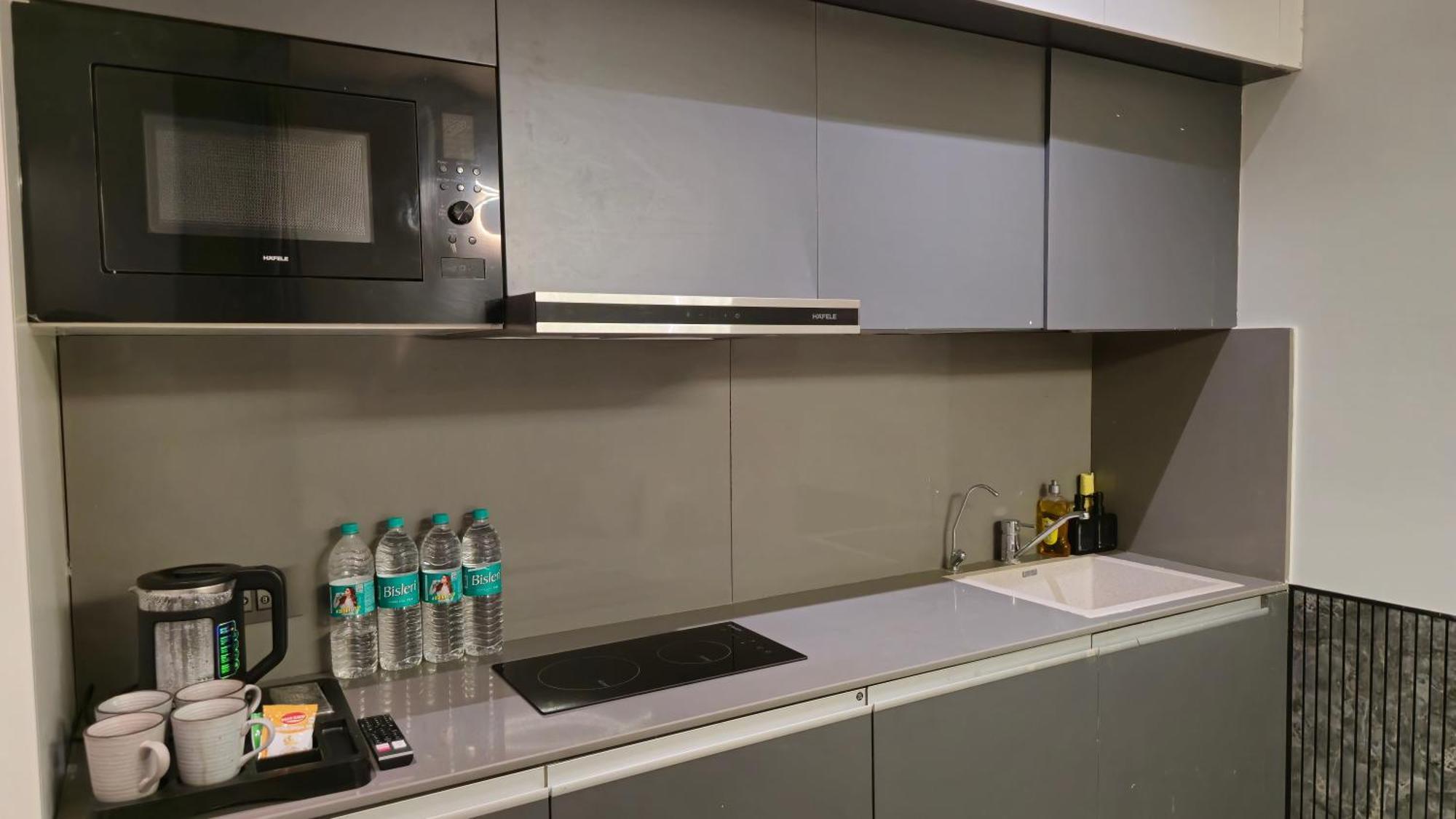 The Luxe Living Hotel Noida Bagian luar foto