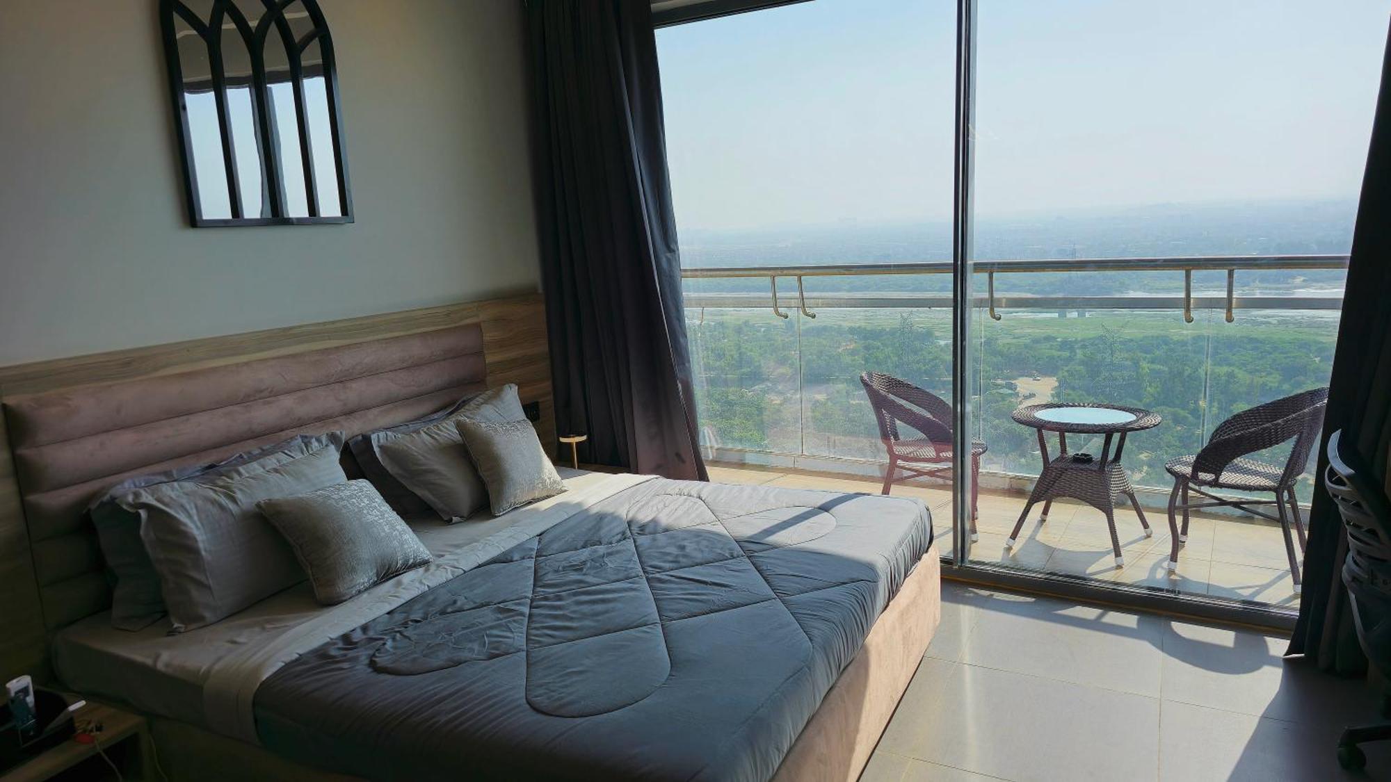 The Luxe Living Hotel Noida Bagian luar foto