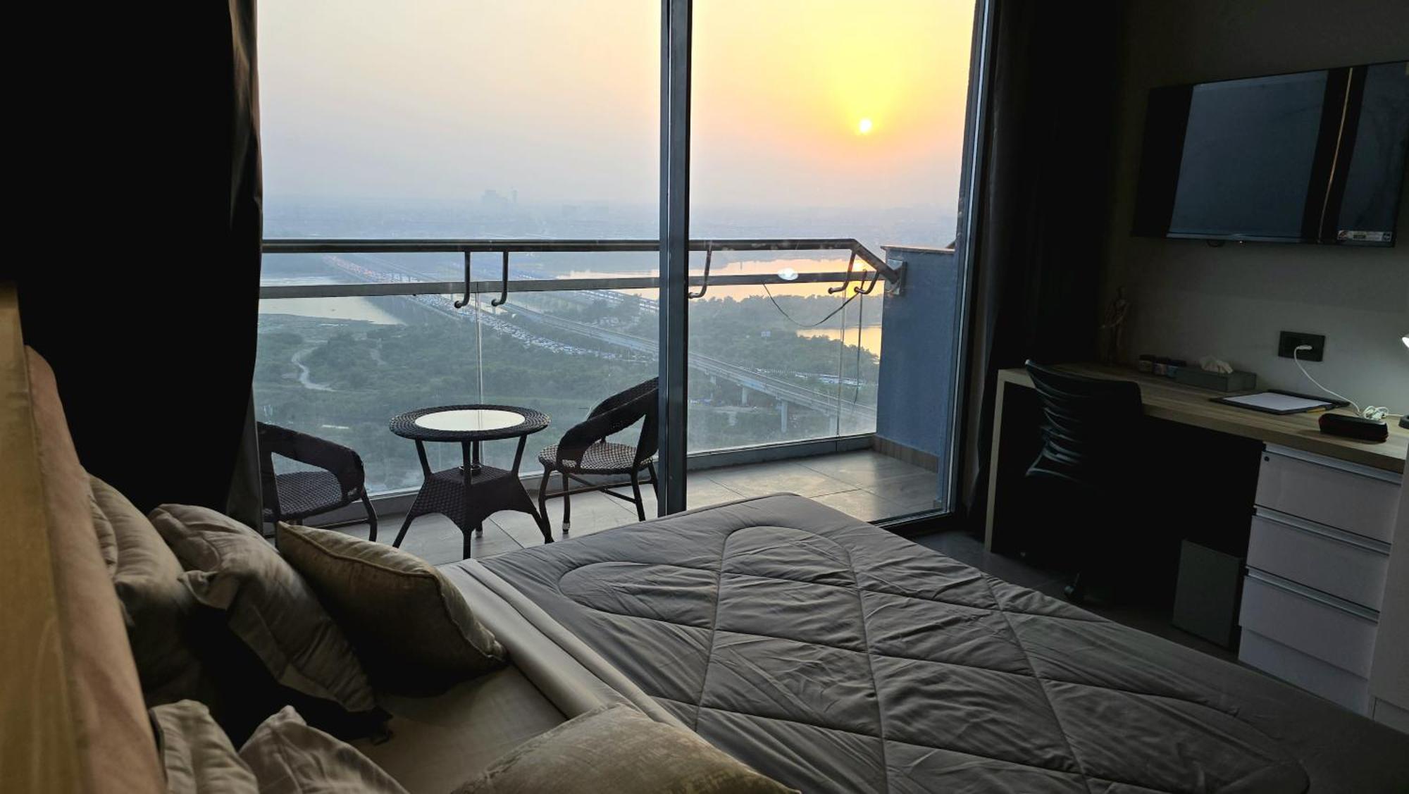 The Luxe Living Hotel Noida Bagian luar foto